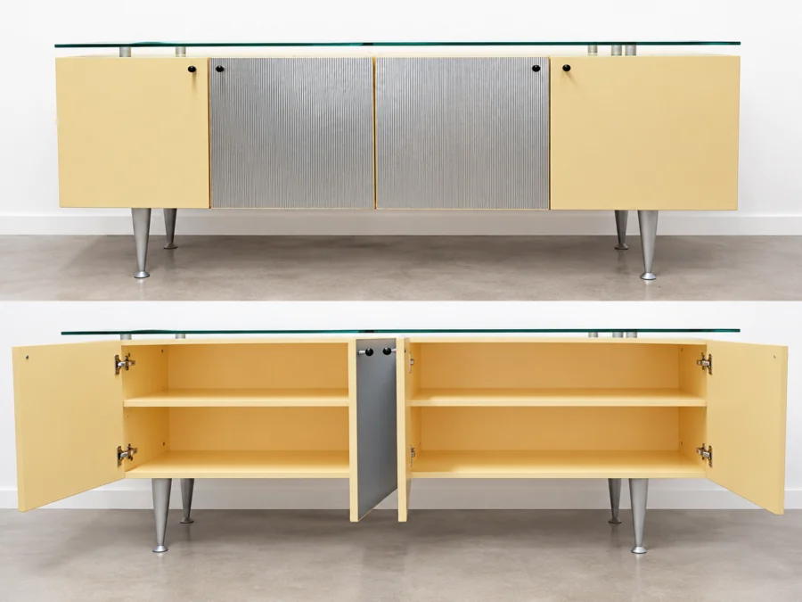Sideboard mit Glasplatte