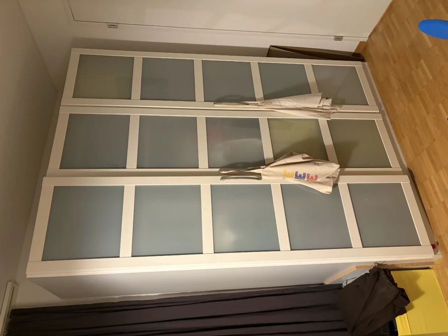 Kleiderschrank