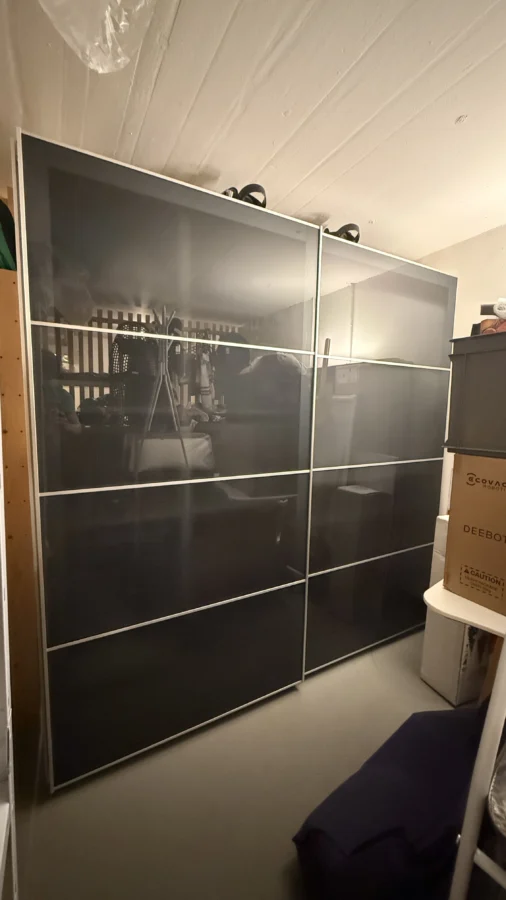 Ikea PAX Schrank mit Schiebetüren und viel Innenausstattung