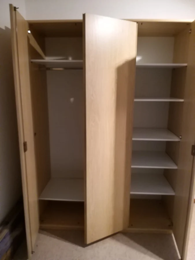 Schrank hell