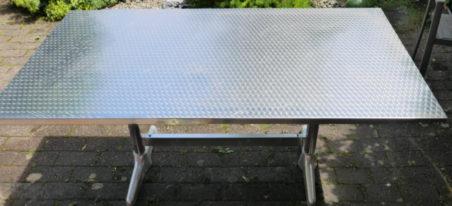 Gartentisch 160 x 90 x 71cm, mit Klappvorrichtung Fr. 60.--