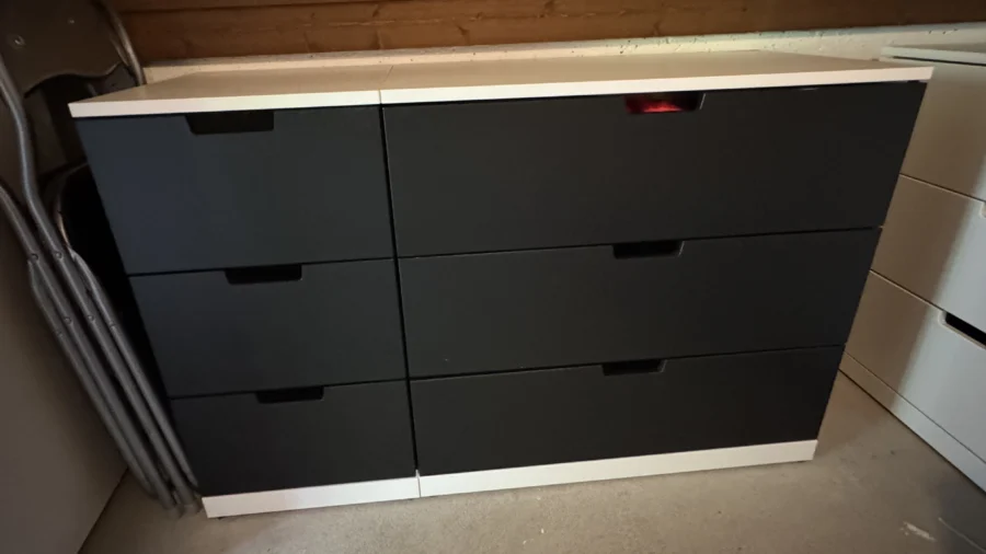 Aufbewarhungsmöbel IKEA Weiss/schwarz zu verschenken