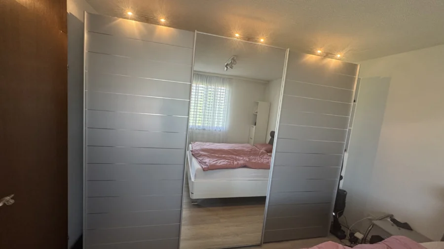 3-türiger Kleiderschrank in Grau / Silber mit Spiegel Mit Licht