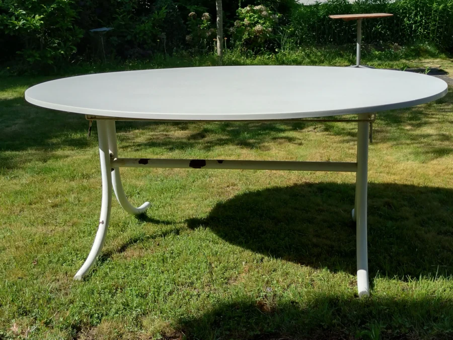 Gartentisch oval weiss CHF 40.00