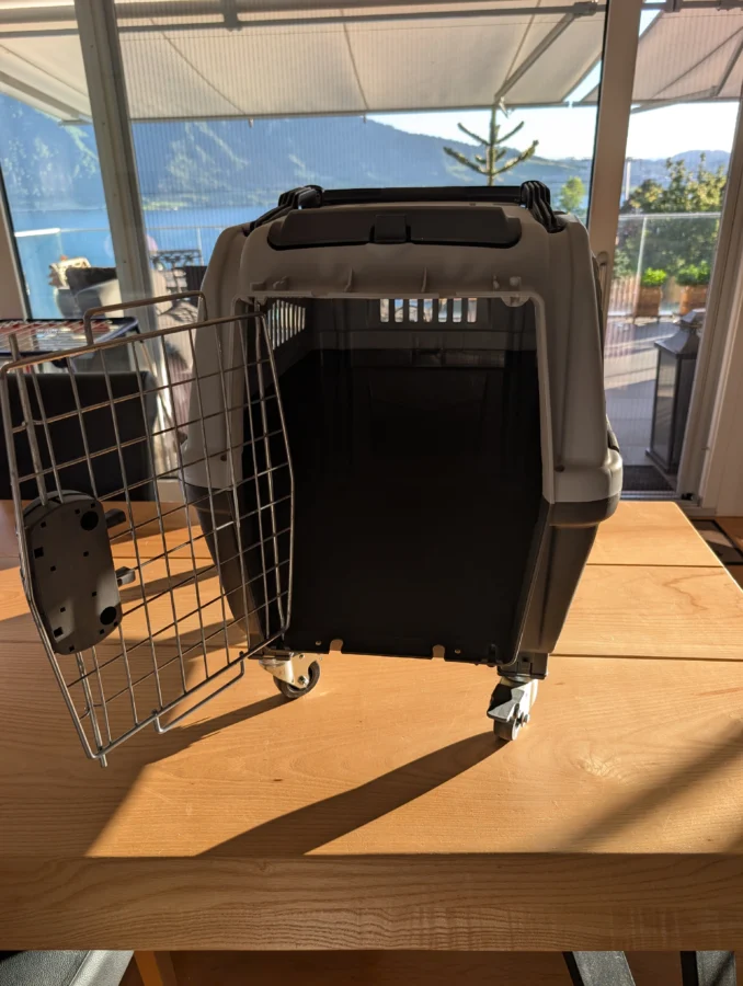 Zu verschenken: Hundetransportbox / Flugbox SKUDO